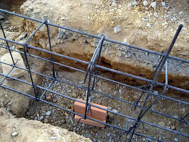Fouilles en rigole ouvertes pour des fondations de maison à Dijon