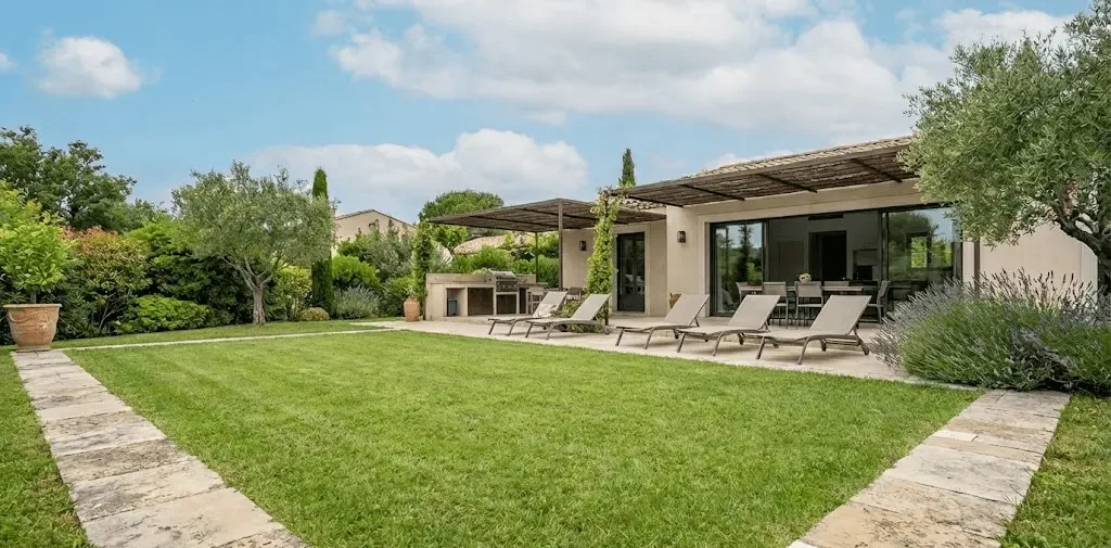 Terrain avant terrassement piscine